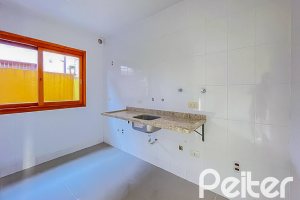 Casa em Condomínio à venda com 97m², 3 dormitórios, 1 suíte, 2 vagas, no bairro Espírito Santo em Porto Alegre