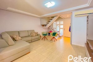 Casa à venda com 184m², 4 dormitórios, 1 suíte, 2 vagas, no bairro Ipanema em Porto Alegre