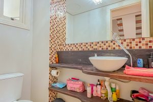 Casa à venda com 184m², 4 dormitórios, 1 suíte, 2 vagas, no bairro Ipanema em Porto Alegre