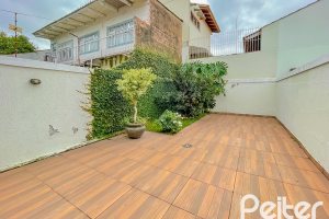 Casa à venda com 184m², 4 dormitórios, 1 suíte, 2 vagas, no bairro Ipanema em Porto Alegre