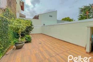 Casa à venda com 184m², 4 dormitórios, 1 suíte, 2 vagas, no bairro Ipanema em Porto Alegre