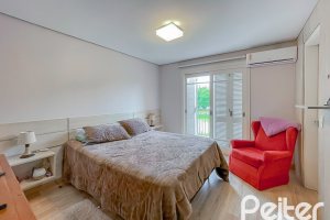 Casa à venda com 184m², 4 dormitórios, 1 suíte, 2 vagas, no bairro Ipanema em Porto Alegre
