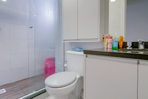 Casa à venda com 184m², 4 dormitórios, 1 suíte, 2 vagas, no bairro Ipanema em Porto Alegre