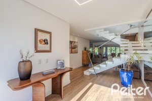 Casa em Condomínio à venda com 216m², 3 dormitórios, 1 suíte, 6 vagas, no bairro Terra Ville em PORTO ALEGRE