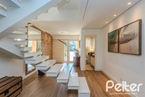 Casa em Condomínio à venda com 216m², 3 dormitórios, 1 suíte, 6 vagas, no bairro Terra Ville em PORTO ALEGRE