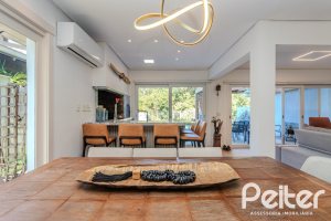Casa em Condomínio à venda com 216m², 3 dormitórios, 1 suíte, 6 vagas, no bairro Terra Ville em PORTO ALEGRE