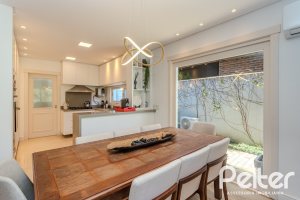 Casa em Condomínio à venda com 216m², 3 dormitórios, 1 suíte, 6 vagas, no bairro Terra Ville em PORTO ALEGRE