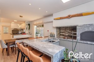 Casa em Condomínio à venda com 216m², 3 dormitórios, 1 suíte, 6 vagas, no bairro Terra Ville em PORTO ALEGRE