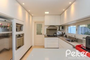 Casa em Condomínio à venda com 216m², 3 dormitórios, 1 suíte, 6 vagas, no bairro Terra Ville em PORTO ALEGRE