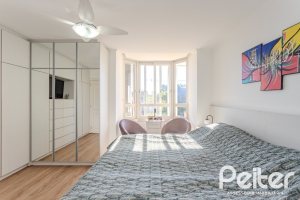 Casa em Condomínio à venda com 216m², 3 dormitórios, 1 suíte, 6 vagas, no bairro Terra Ville em PORTO ALEGRE