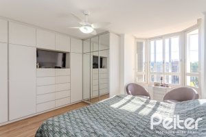 Casa em Condomínio à venda com 216m², 3 dormitórios, 1 suíte, 6 vagas, no bairro Terra Ville em PORTO ALEGRE