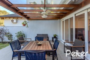 Casa em Condomínio à venda com 216m², 3 dormitórios, 1 suíte, 6 vagas, no bairro Terra Ville em PORTO ALEGRE