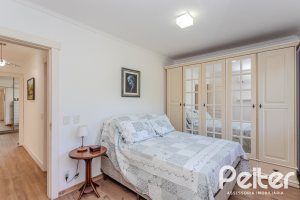 Casa em Condomínio à venda com 216m², 3 dormitórios, 1 suíte, 6 vagas, no bairro Terra Ville em PORTO ALEGRE