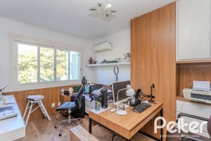 Casa em Condomínio à venda com 216m², 3 dormitórios, 1 suíte, 6 vagas, no bairro Terra Ville em PORTO ALEGRE