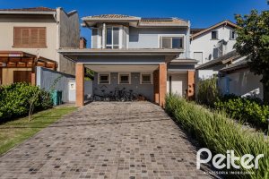 Casa em Condomínio à venda com 216m², 3 dormitórios, 1 suíte, 6 vagas, no bairro Terra Ville em PORTO ALEGRE