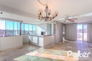 Cobertura à venda com 172m², 3 dormitórios, 1 suíte, 2 vagas, no bairro Tristeza em PORTO ALEGRE