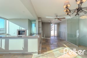 Cobertura à venda com 172m², 3 dormitórios, 1 suíte, 2 vagas, no bairro Tristeza em PORTO ALEGRE