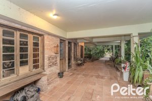 Casa à venda com 234m², 3 dormitórios, 1 suíte, 3 vagas, no bairro Guarujá em Porto Alegre