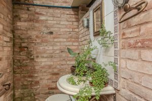 Casa à venda com 234m², 3 dormitórios, 1 suíte, 3 vagas, no bairro Guarujá em Porto Alegre