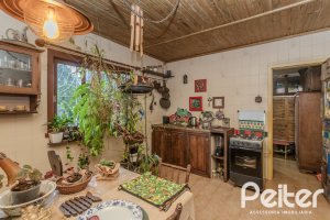 Casa à venda com 234m², 3 dormitórios, 1 suíte, 3 vagas, no bairro Guarujá em Porto Alegre
