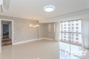Apartamento à venda com 98m², 2 dormitórios, 1 suíte, 2 vagas, no bairro Tristeza em PORTO ALEGRE
