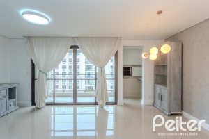 Apartamento à venda com 88m², 3 dormitórios, 1 suíte, 2 vagas, no bairro Tristeza em PORTO ALEGRE