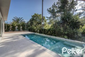 Casa em Condomínio à venda com 400m², 4 dormitórios, 4 suítes, 4 vagas, no bairro Alphaville em PORTO ALEGRE