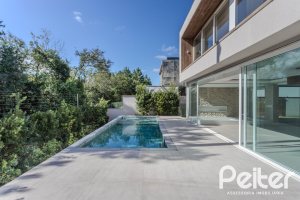 Casa em Condomínio à venda com 400m², 4 dormitórios, 4 suítes, 4 vagas, no bairro Alphaville em PORTO ALEGRE