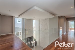 Casa em Condomínio à venda com 400m², 4 dormitórios, 4 suítes, 4 vagas, no bairro Alphaville em PORTO ALEGRE