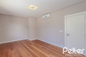 Casa em Condomínio à venda com 400m², 4 dormitórios, 4 suítes, 4 vagas, no bairro Alphaville em PORTO ALEGRE