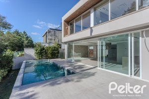 Casa em Condomínio à venda com 400m², 4 dormitórios, 4 suítes, 4 vagas, no bairro Alphaville em PORTO ALEGRE