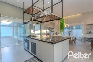 Casa em Condomínio à venda com 206m², 3 dormitórios, 3 suítes, 7 vagas, no bairro Alphaville em PORTO ALEGRE