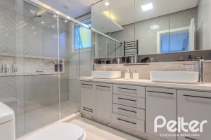 Casa em Condomínio à venda com 206m², 3 dormitórios, 3 suítes, 7 vagas, no bairro Alphaville em PORTO ALEGRE