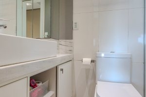 Apartamento à venda com 102m², 3 dormitórios, 1 suíte, 2 vagas, no bairro Tristeza em PORTO ALEGRE