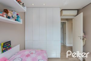 Apartamento à venda com 102m², 3 dormitórios, 1 suíte, 2 vagas, no bairro Tristeza em PORTO ALEGRE