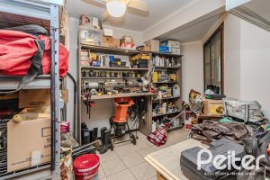 Casa à venda com 446m², 4 dormitórios, 1 suíte, 4 vagas, no bairro Tristeza em Porto Alegre