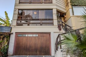 Casa à venda com 446m², 4 dormitórios, 1 suíte, 4 vagas, no bairro Tristeza em Porto Alegre