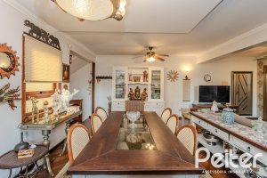 Casa à venda com 446m², 4 dormitórios, 1 suíte, 4 vagas, no bairro Tristeza em Porto Alegre