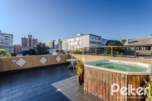 Casa à venda com 446m², 4 dormitórios, 1 suíte, 4 vagas, no bairro Tristeza em Porto Alegre