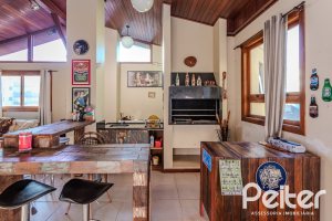Casa à venda com 446m², 4 dormitórios, 1 suíte, 4 vagas, no bairro Tristeza em Porto Alegre