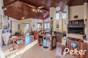 Casa à venda com 446m², 4 dormitórios, 1 suíte, 4 vagas, no bairro Tristeza em Porto Alegre