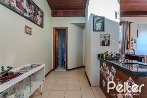 Casa à venda com 446m², 4 dormitórios, 1 suíte, 4 vagas, no bairro Tristeza em Porto Alegre