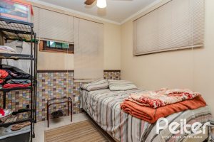 Casa à venda com 446m², 4 dormitórios, 1 suíte, 4 vagas, no bairro Tristeza em Porto Alegre