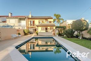 Casa à venda com 379m², 4 dormitórios, 2 suítes, 5 vagas, no bairro Ipanema em Porto Alegre