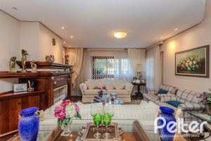 Casa à venda com 379m², 4 dormitórios, 2 suítes, 5 vagas, no bairro Ipanema em Porto Alegre