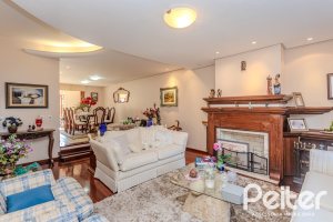 Casa à venda com 379m², 4 dormitórios, 2 suítes, 5 vagas, no bairro Ipanema em Porto Alegre