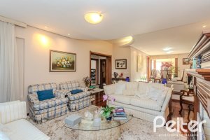 Casa à venda com 379m², 4 dormitórios, 2 suítes, 5 vagas, no bairro Ipanema em Porto Alegre