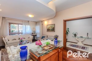 Casa à venda com 379m², 4 dormitórios, 2 suítes, 5 vagas, no bairro Ipanema em Porto Alegre