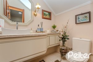 Casa à venda com 379m², 4 dormitórios, 2 suítes, 5 vagas, no bairro Ipanema em Porto Alegre