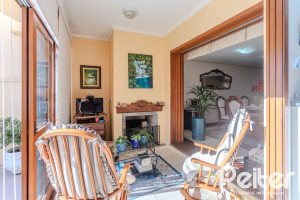 Casa à venda com 379m², 4 dormitórios, 2 suítes, 5 vagas, no bairro Ipanema em Porto Alegre
